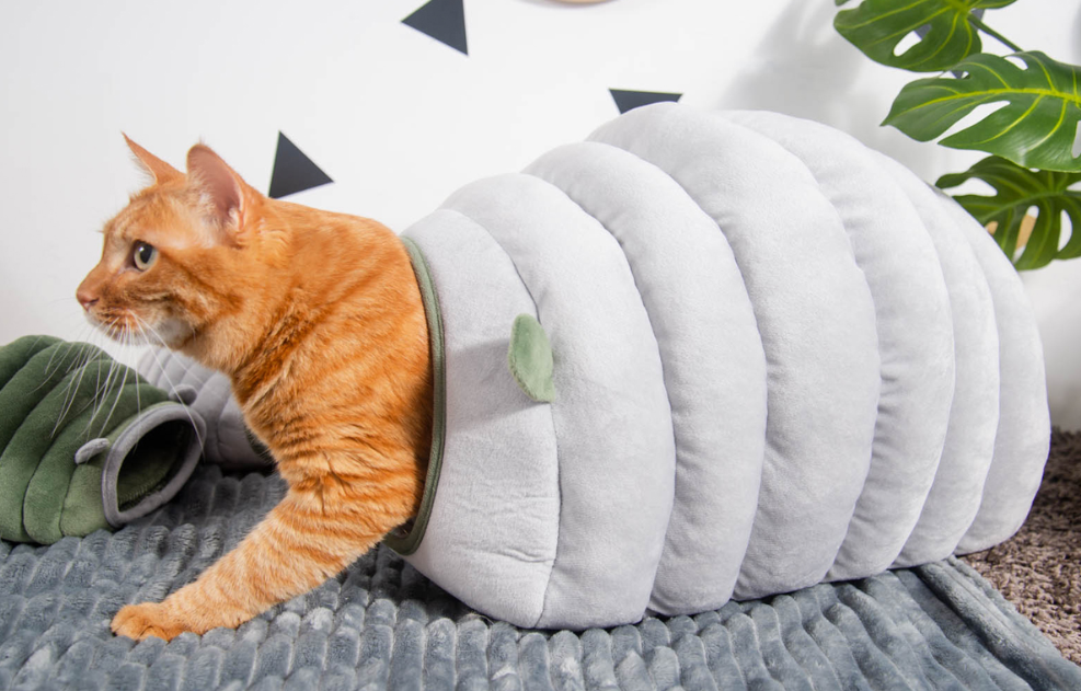 2-in-1 Foldable & Washable Velvet Self-Warming Cave/Nest with Sleeping Bed for Cats and Small Dogs, Suitable for Indoor or Outdoor (Green)