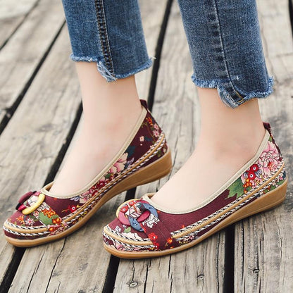 Vintage Women Flats Shoes Ladies Round Toe Slip-On Flat with Shallow Mouth Shoe Ethnic Soft Sole Embroidery Loafer