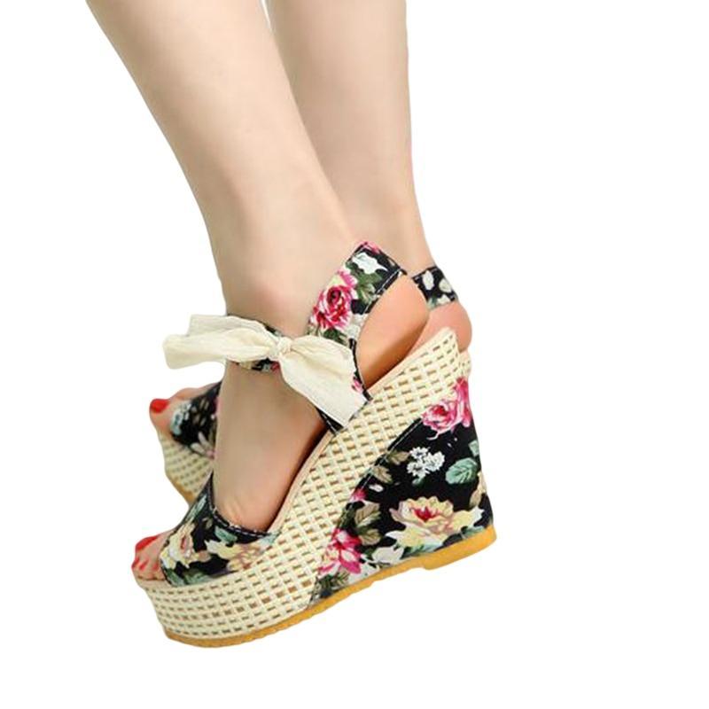 New Sweet Flowers Buckle Open Toe Wedge Sandals