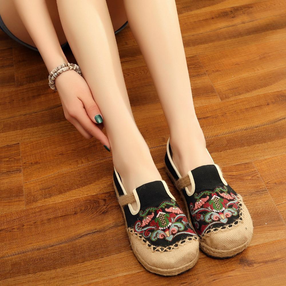 Retro Totem Embroidered Women Handmade Linen Canvas Embroidered Loafers