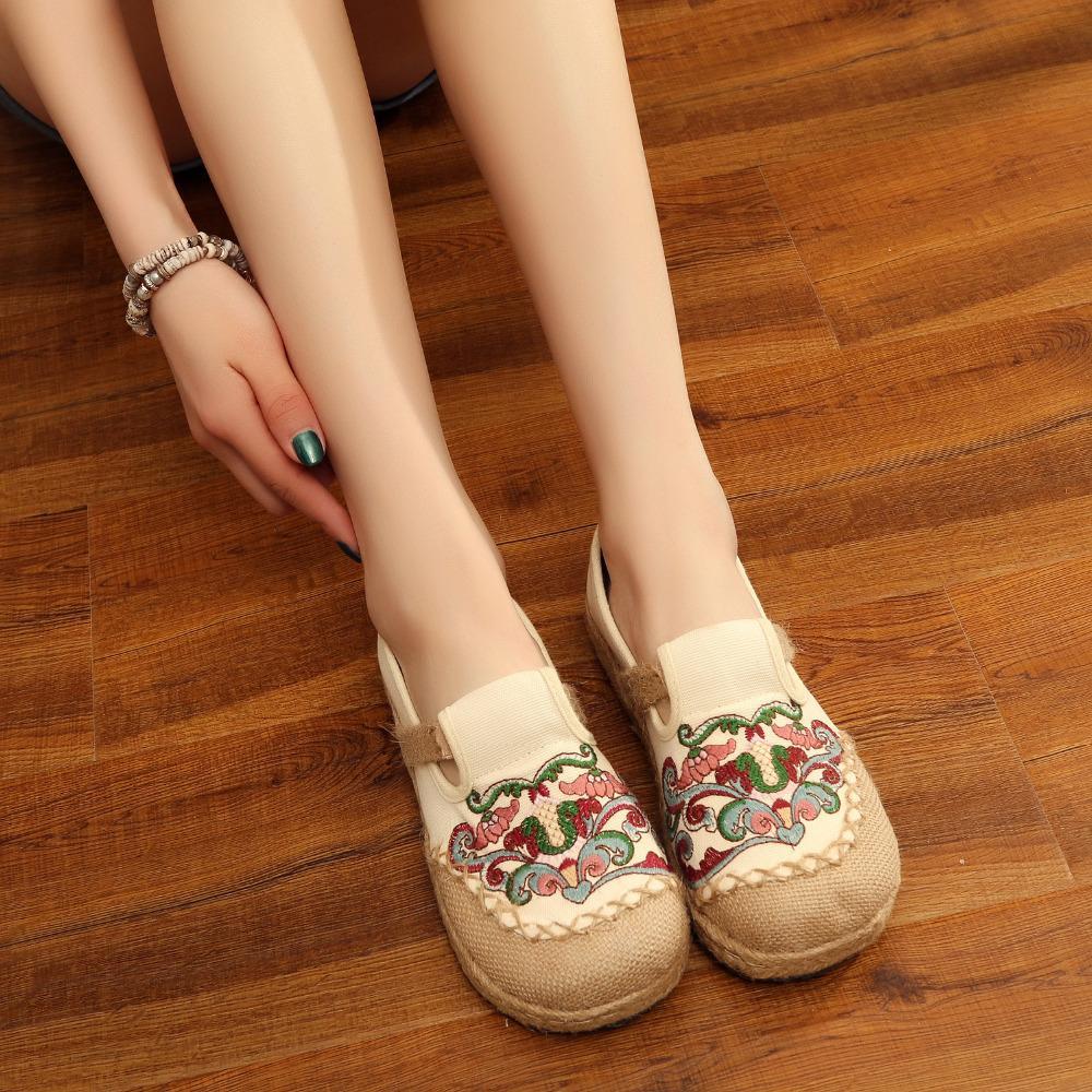 Retro Totem Embroidered Women Handmade Linen Canvas Embroidered Loafers